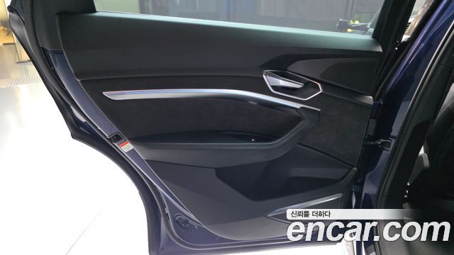 Audi e-tron 2020 — photo 15