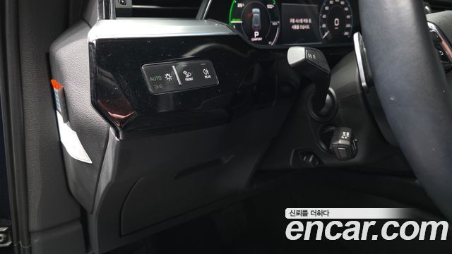Audi e-tron 2020 — photo 29
