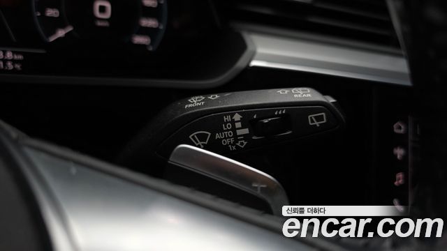Audi e-tron 2020 — photo 30