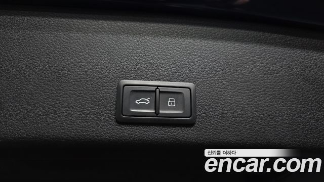 Audi e-tron 2020 — photo 32