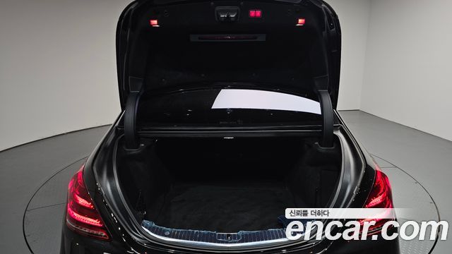 Mercedes-Benz S-Class 2019 — photo 26