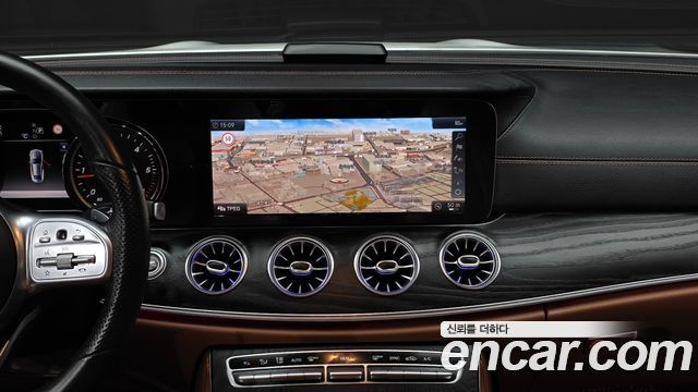 Mercedes-Benz E-Class 2019 — photo 13