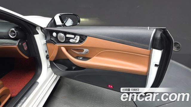 Mercedes-Benz E-Class 2019 — photo 18