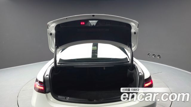 Mercedes-Benz E-Class 2019 — photo 20