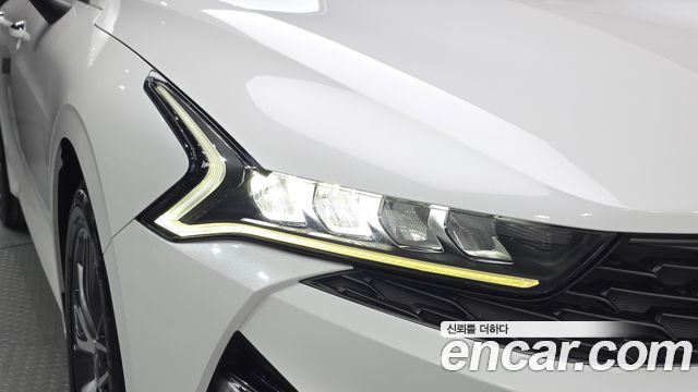 Kia K5 2022 — photo 8