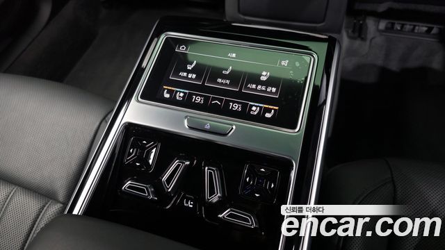 Audi A8 2020 — photo 20