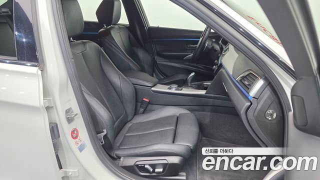 BMW 3-Series 2017 — photo 11