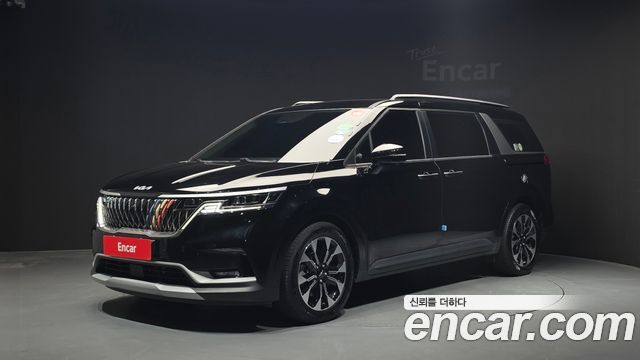 Kia Canival 2023 — photo 1