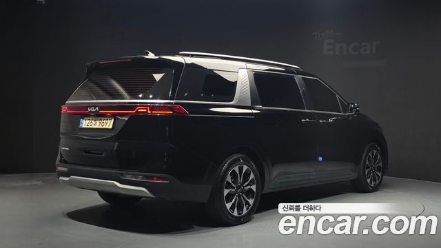 Kia Canival 2023 — photo 2