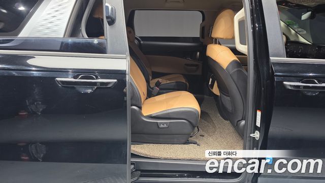 Kia Canival 2023 — photo 12