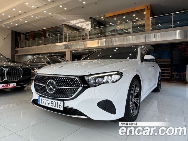 Mercedes-Benz E-Class 2025 — photo 1