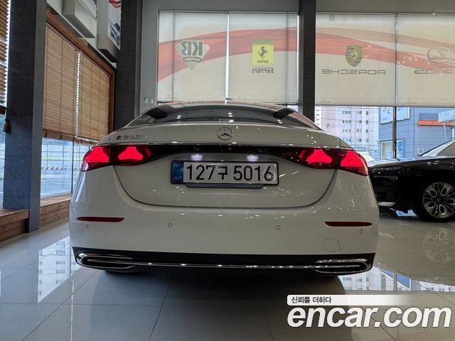 Mercedes-Benz E-Class 2025 — photo 4