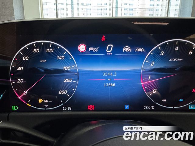 Mercedes-Benz E-Class 2025 — photo 7
