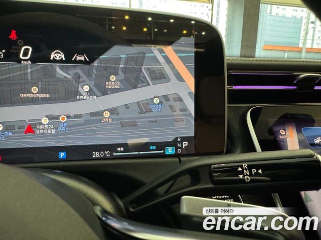 Mercedes-Benz E-Class 2025 — photo 8