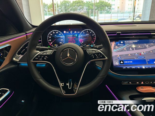 Mercedes-Benz E-Class 2025 — photo 10