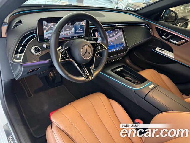 Mercedes-Benz E-Class 2025 — photo 11
