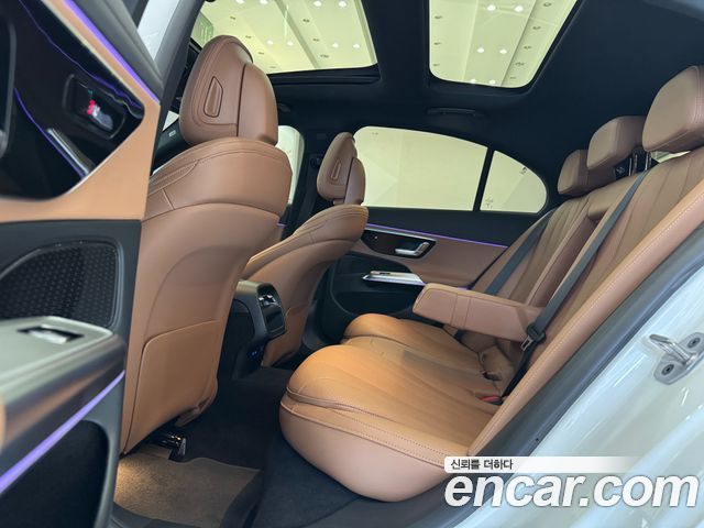 Mercedes-Benz E-Class 2025 — photo 15