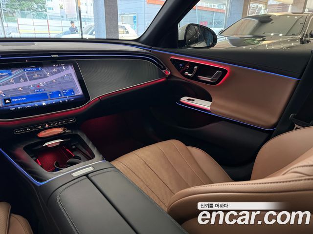 Mercedes-Benz E-Class 2025 — photo 16