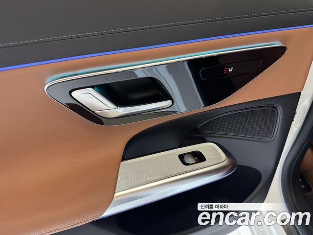 Mercedes-Benz E-Class 2025 — photo 18