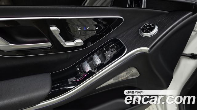 Mercedes-Benz S-Class 2022 — photo 24