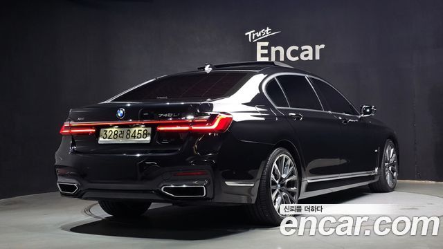 BMW 7-Series 2021 — photo 2
