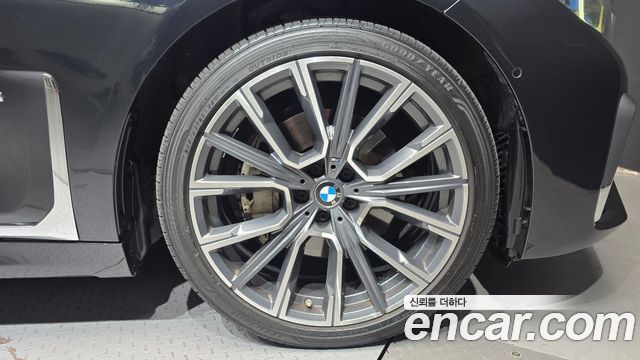BMW 7-Series 2021 — photo 5