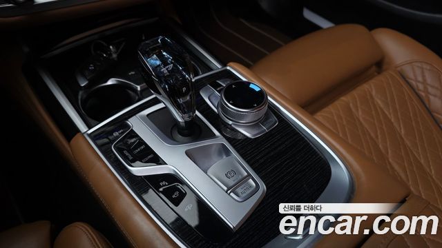 BMW 7-Series 2021 — photo 9