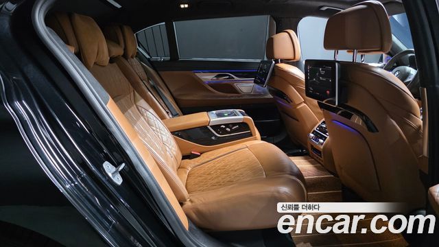 BMW 7-Series 2021 — photo 12