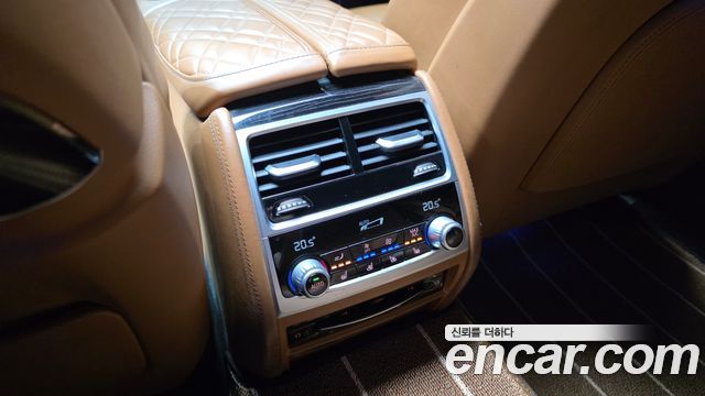 BMW 7-Series 2021 — photo 17