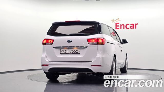 Kia Canival 2015 — photo 4