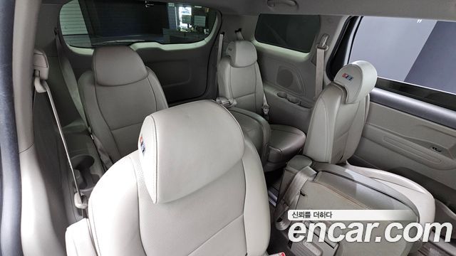 Kia Canival 2015 — photo 19