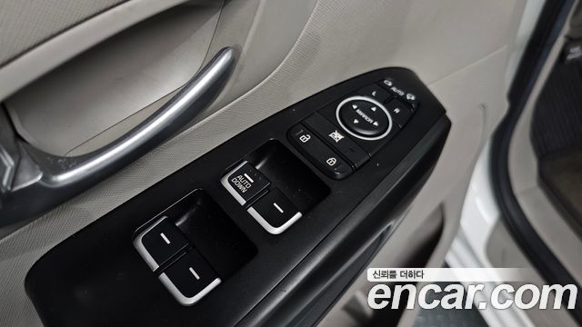 Kia Canival 2015 — photo 21