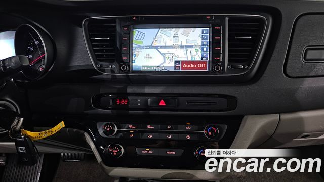 Kia Canival 2015 — photo 26