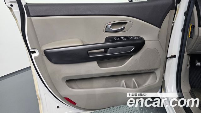 Kia Canival 2015 — photo 14