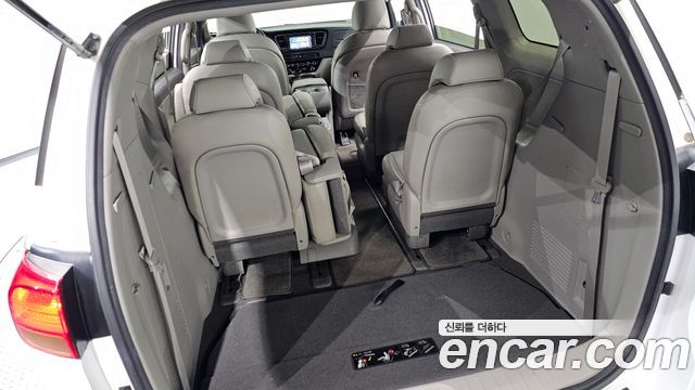 Kia Canival 2015 — photo 30