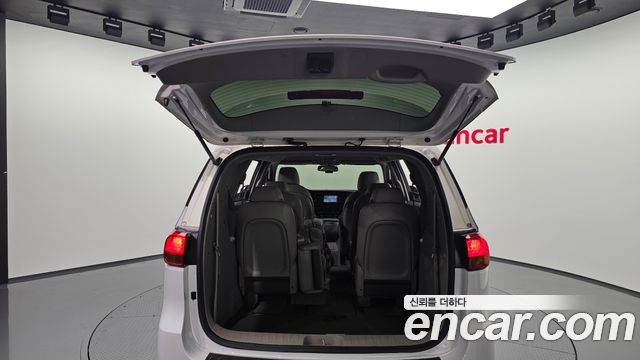 Kia Canival 2015 — photo 31