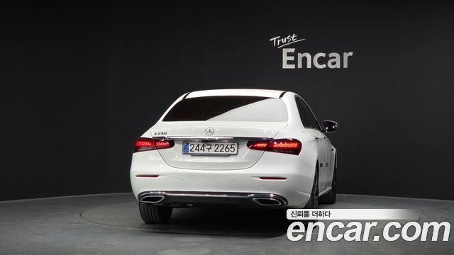 Mercedes-Benz E-Class 2021 — photo 4