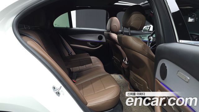 Mercedes-Benz E-Class 2021 — photo 18