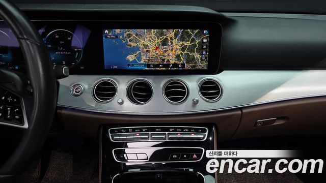 Mercedes-Benz E-Class 2021 — photo 20