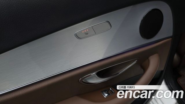 Mercedes-Benz E-Class 2021 — photo 23