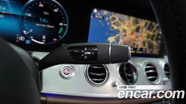 Mercedes-Benz E-Class 2021 — photo 24