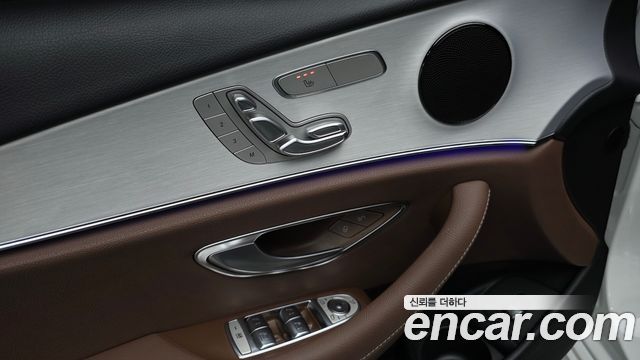Mercedes-Benz E-Class 2021 — photo 25