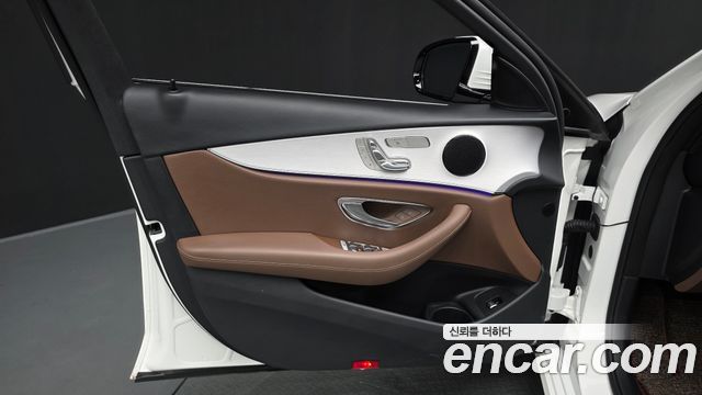 Mercedes-Benz E-Class 2021 — photo 14