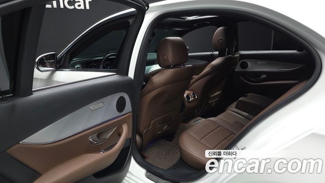 Mercedes-Benz E-Class 2021 — photo 16