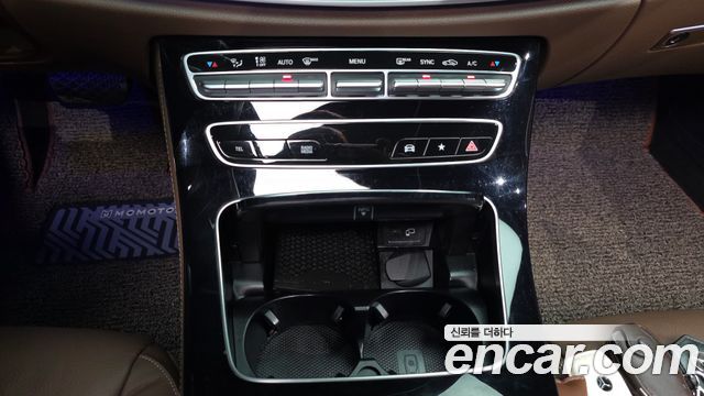 Mercedes-Benz E-Class 2021 — photo 31