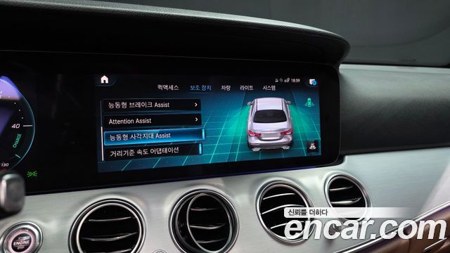 Mercedes-Benz E-Class 2021 — photo 32