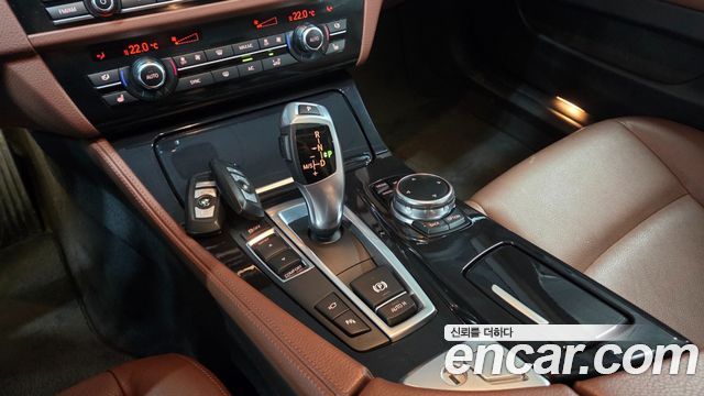 BMW 5-Series 2016 — photo 12