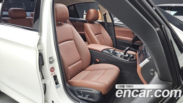 BMW 5-Series 2016 — photo 13