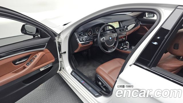 BMW 5-Series 2016 — photo 17