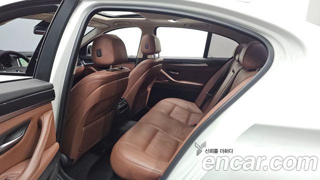 BMW 5-Series 2016 — photo 18